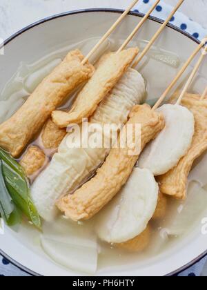 Pâte de poisson alimentaire asiatique stew, eomuk tang Banque D'Images