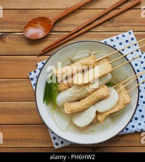 Pâte de poisson alimentaire asiatique stew, eomuk tang Banque D'Images