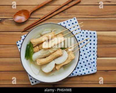 Pâte de poisson alimentaire asiatique stew, eomuk tang Banque D'Images