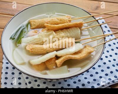 Pâte de poisson alimentaire asiatique stew, eomuk tang Banque D'Images