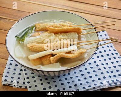 Pâte de poisson alimentaire asiatique stew, eomuk tang Banque D'Images