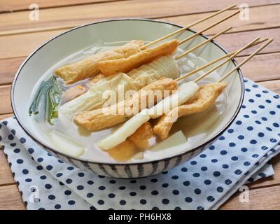 Pâte de poisson alimentaire asiatique stew, eomuk tang Banque D'Images