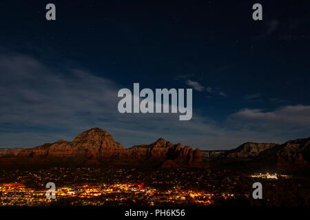 Sedona et grès buttes la nuit environnante, Arizona, USA Banque D'Images