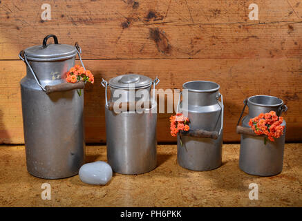 Pot à lait Pots en grès d'ordure Banque D'Images