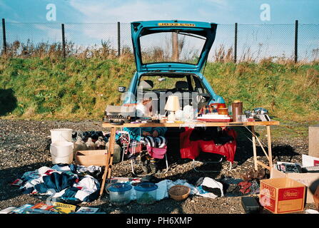 AJAXNETPHOTO. 1993. BURSLEDON, ANGLETERRE. - VENTE DE BOTTES . PHOTO:JONATHAN EASTLAND/AJAX REF:TC6081 23 3 Banque D'Images