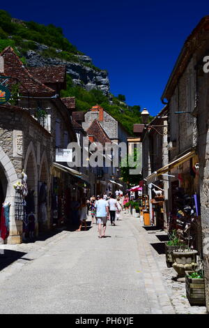 Vue sur le village médiéval de Rocamadour, dans la vallée du Lot de France Banque D'Images