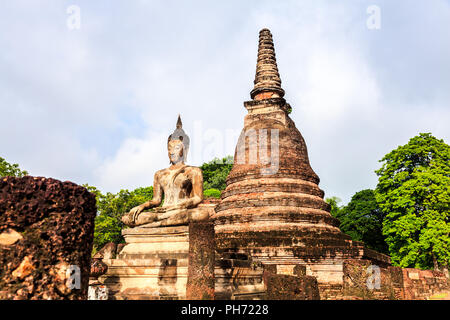 Statue de Bouddha dans le parc historique de Sukhothai Banque D'Images