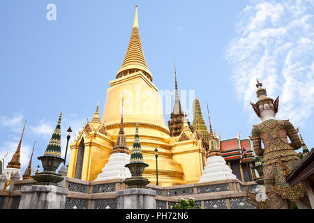 La pagode d'or de Wat Phra Kaew Banque D'Images