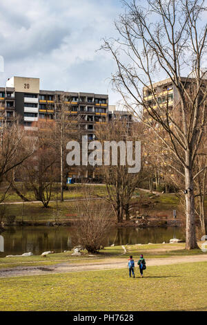Étang dans Francfort Bonames, Ben Gourion (anneaux). Banque D'Images