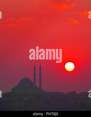 Coucher du soleil et la mosquée de Yavuz Selim, Istanbul, Turquie Banque D'Images