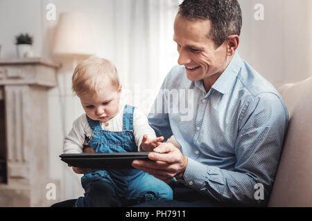 Nice cute baby holding a tablet Banque D'Images