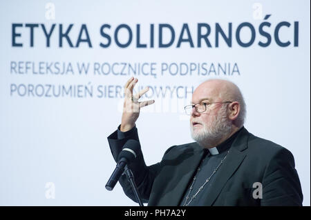 Gdansk, Pologne. 30 août 2018. Le Cardinal Reinhard Marx, Archevêque de Munich et Freising, président de la Conférence épiscopale allemande, Président de la Commission des Episcopats de la Communauté européenne, coordonnateur du Conseil pour l'économie, membre du Conseil du Cardinal de conseillers durant son discours en centre de la Solidarité Européenne ECS à Gdansk, Pologne. 30 août 2018 © Wojciech Strozyk / Alamy Live News Banque D'Images