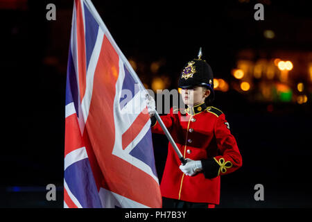 Moscou, Russie. 30 août 2018. Les membres du groupe des jeunes Impériale Brentwood effectuer de la tour Spasskaya 2018 Festival International de musiques militaires, de la Place Rouge de Moscou, Russie Crédit : Nikolay Vinokourov/Alamy Live News Banque D'Images