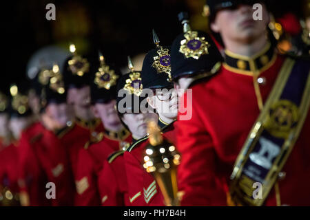 Moscou, Russie. 30 août 2018. Les membres du groupe des jeunes Impériale Brentwood effectuer de la tour Spasskaya 2018 Festival International de musiques militaires, de la Place Rouge de Moscou, Russie Crédit : Nikolay Vinokourov/Alamy Live News Banque D'Images