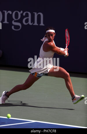 Flushing Meadows, New York - 30 août 2018 : US Open de Tennis : Caroline Garcia, de la France au cours de son deuxième tour victoire sur Monica Puig de Puerto Rico à l'US Open à Flushing Meadows, New York. Crédit : Adam Stoltman/Alamy Live News Banque D'Images