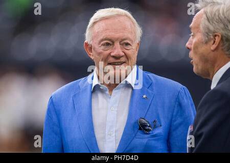 Houston, USA. 30 août 2018. 30 août 2018 : Dallas Cowboys propriétaire Jerry Jones se dresse sur le terrain avant un match de football NFL preseason entre les Houston Texans et les Dallas Cowboys à NRG Stadium à Houston, TX. Les Texans a gagné le match 14 à 6.Trask Smith/CSM Crédit : Cal Sport Media/Alamy Live News Banque D'Images