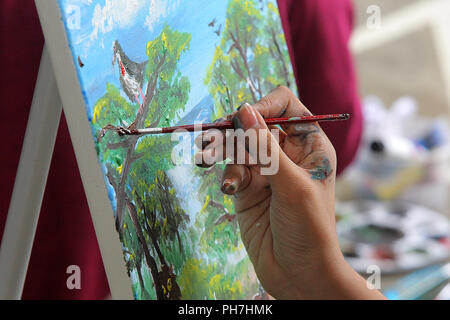 Quezon City, Philippines. Août 31, 2018. L'étudiant participe à la 2018 Spot On-The-concours de peinture dans la ville de Quezon, Philippines, le 31 août 2018. La compétition vise à accroître la sensibilisation de l'environnement et de la conservation de la faune parmi les enfants. Credit : Rouelle Umali/Xinhua/Alamy Live News Banque D'Images