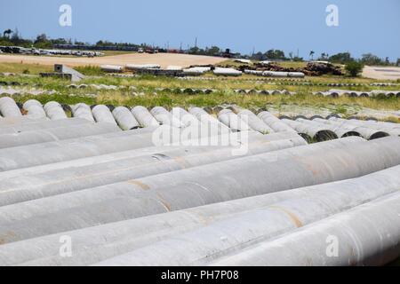 Army Corps of Engineers des États-Unis Groupe de travail Porto Rico Le Lieutenant-colonel commandant Récupération Scott Snyder et ses coéquipiers ont récemment visité l'aéroport Aguadilla Cour posage à Aguadilla, Puerto Rico. Le U.S. Army Corps of Engineers Banque D'Images
