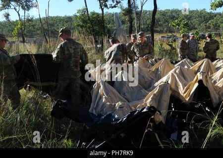 Les Voies du Pacifique prend en charge l'ensemble de l'initiative de l'Armée de fournir des possibilités de formation uniques pour la garde nationale de l'Indiana. L'Infanterie de la 76e Brigade Combat Team participe actuellement à Hamel 18 avec le commandement des forces de l'Australie montrant que la Garde nationale ouvre la voie dans de grands événements nationaux de formation. Banque D'Images