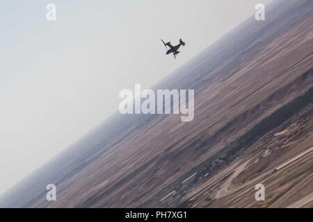 L'Iraq (20 juin 2018) un Corps des Marines MV-22B Balbuzard survole l'Iraq, le 20 juin 2018. Les GFIM-OIR est le bras militaire de la Coalition mondiale pour vaincre ISIS dans des zones désignées de l'Iraq et la Syrie. Banque D'Images