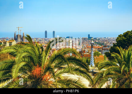 Voir l'incroyable de Parc Guell à Barcelone, Espagne Banque D'Images