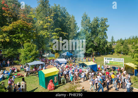 Luh, région d'Ivanovo, Russie - 08/25/2018 : au festival régional-juste-luchok Luk 25 Août 2018 dans la ville de Luh, région d'Ivanovo, Russie. Banque D'Images