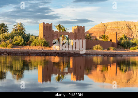 Porte de la Kasbah Ait Benhaddou, Haut Atlas, Ksar Ait Benhaddou, Province de Ouarzazate, Maroc, Souss-Massa-Draâ Banque D'Images