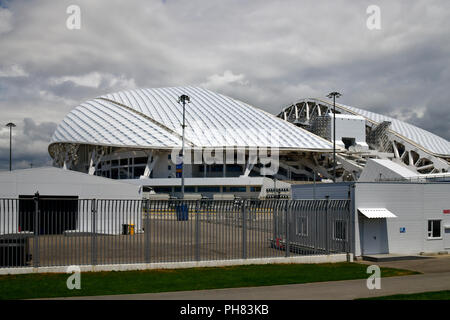 Sotchi, Russie - 2 juin. En 2018. Stade de football dans le Parc Olympique Fisht par jour nuageux Banque D'Images