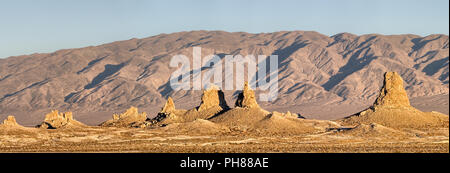 La belle Trona Pinnacles, proche de la vallée de la mort. Banque D'Images