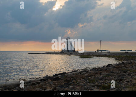 Phare à Nallikari beach à Oulu, Finlande Banque D'Images