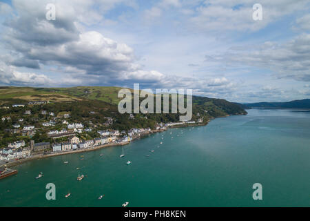 Un drone aérien vue de Aberdyfi - une petite ville galloise et station balnéaire sur l'embouchure de l'estuaire Dyfi, Gwynedd, Parc National de Snowdonia, le Nord du Pays de Galles UK (fait par un arc autorisés et assurés de l'opérateur de drones) Banque D'Images