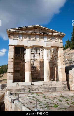 Trésor des Athéniens, sanctuaire d'Apollon, site archéologique de Delphes, Sterea Hellas, Grèce, Europe Banque D'Images