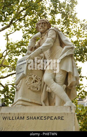 Statue de William Shakespeare dans Leicester Square, London, UK Banque D'Images