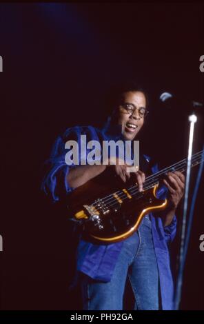 Stanley Clarke von "Animal Logic, britische Progressive-Rock-Experimental Band, Konzert in einem bei München, Deutschland 1989. Stanley Clarke de bri Banque D'Images