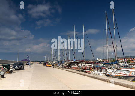 La Chalcidique, Macédoine Centrale, Grèce - 25 août 2014 : Marin de port de Nikiti à péninsule Sithonia, Halkidiki, Macédoine Centrale, Grèce Banque D'Images