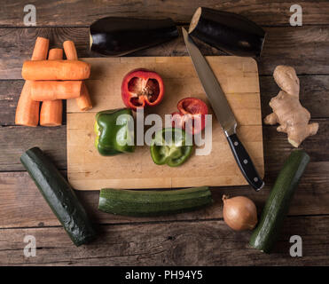 Légumes colorés mixtes à bord, les frais généraux de mise à plat Banque D'Images