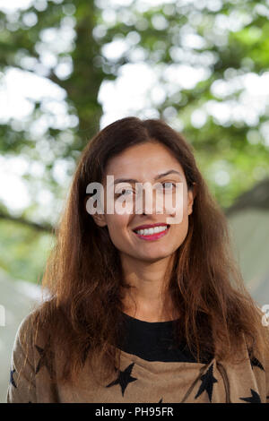 Devi Sridhar est un chercheur américain en santé publique, qui est titulaire de la chaire de santé publique mondiale à l'Université d'Édimbourg. En avril 2020, Sridhar a été ajouté au « groupe d'experts à durée limitée » du gouvernement écossais pour aider à élaborer et à améliorer son plan de gestion de la pandémie COVID-19 en Écosse. Photo au Festival international du livre d'Édimbourg. Édimbourg, Écosse. Photo de Gary Doak / Alamy Banque D'Images