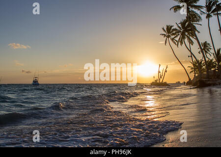 Lever du soleil sur la mer tôt le matin Banque D'Images