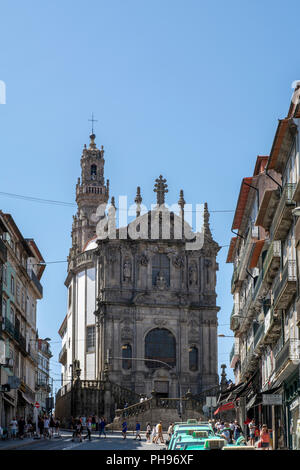 Porto, Portugal ; août , 2018 : vue sur l'Eglise Clerigos et Tour des Clercs, l'un des principaux monuments architecturaux de Porto Banque D'Images