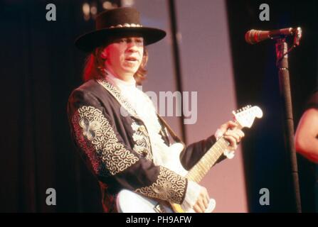 Stevie Ray Vaughan, amerikanischer Musiker Blues un Auftritt, München, Deutschland en 1984. Musicien de blues américain Stevie Ray Vaughn performin Banque D'Images