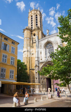 Aix-en-Provence, Provence-Alpes-Côte d'Azur, France. Cathédrale du Saint Sauveur. Cathédrale Saint-Sauveur d'Aix-en-Provence. De l'extérieur. Banque D'Images