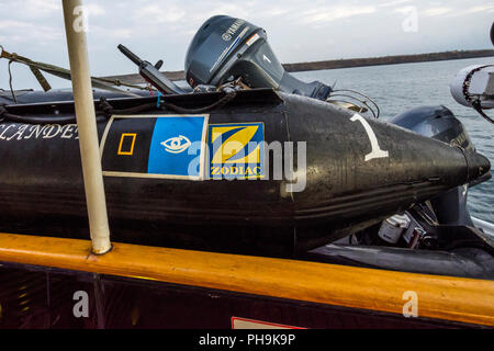 Sur le bateau gonflable vide Lindblad National Geographic Islander dans les îles Galapagos. Banque D'Images