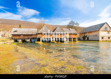 Lika, la Croatie, l'ancienne en bois de moulins à eau en sur Majerovo vrilo, source de la Gacka Banque D'Images