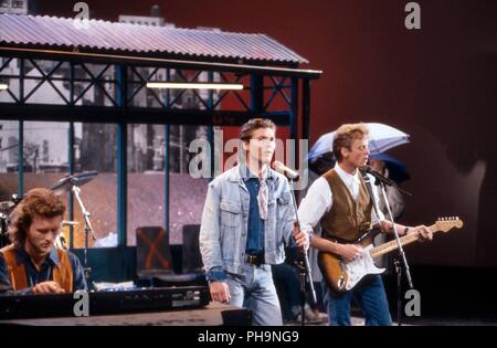 'A-ha', norwegische, Popgruppe haus Konzert in München, Deutschland 1988. Morten Harket de pop norvégienne en bande 'a-ha' en live à Munich, Allemand Banque D'Images