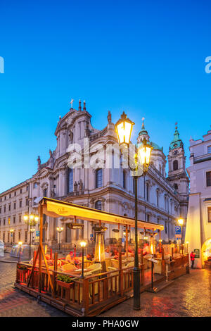 Restaurant de l'église Saint Nicolas, Prague, Site du patrimoine mondial de l'UNESCO, la Bohême, République Tchèque, Europe Banque D'Images