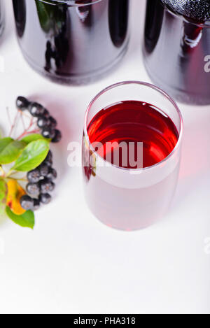Sirop fait à partir de bouteilles et de verre, aronia