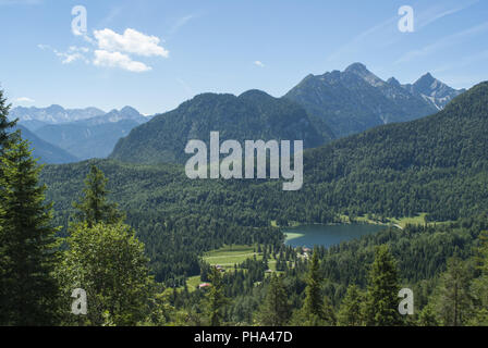 Lac de montagne appelé Lautersee, Mittenwald, Bavière, Allemagne Banque D'Images