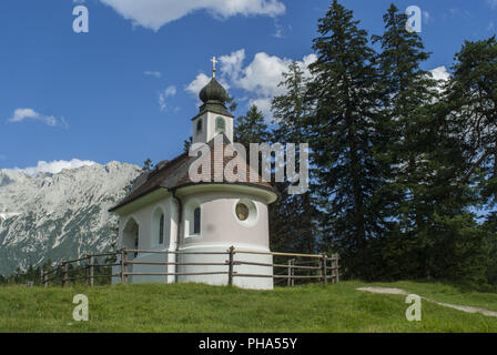 Chapelle près de Mittenwald, Lautersee, Haute-Bavière, Allemagne Banque D'Images