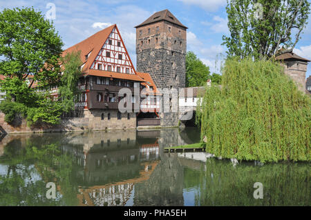 Bâtiments historiques de Nuremberg appelé Weinstadel et Wasserturm, Allemagne Banque D'Images