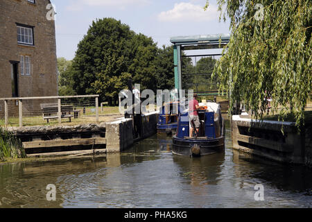 15-04 sur la rivière Nene à Barnwell, Castel Guelfo di Bologna, Northamptonshire, Angleterre Banque D'Images